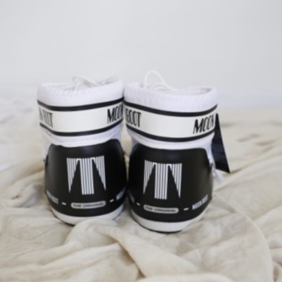 COPY - COPY - Moon Boot - Picture 2 of 2